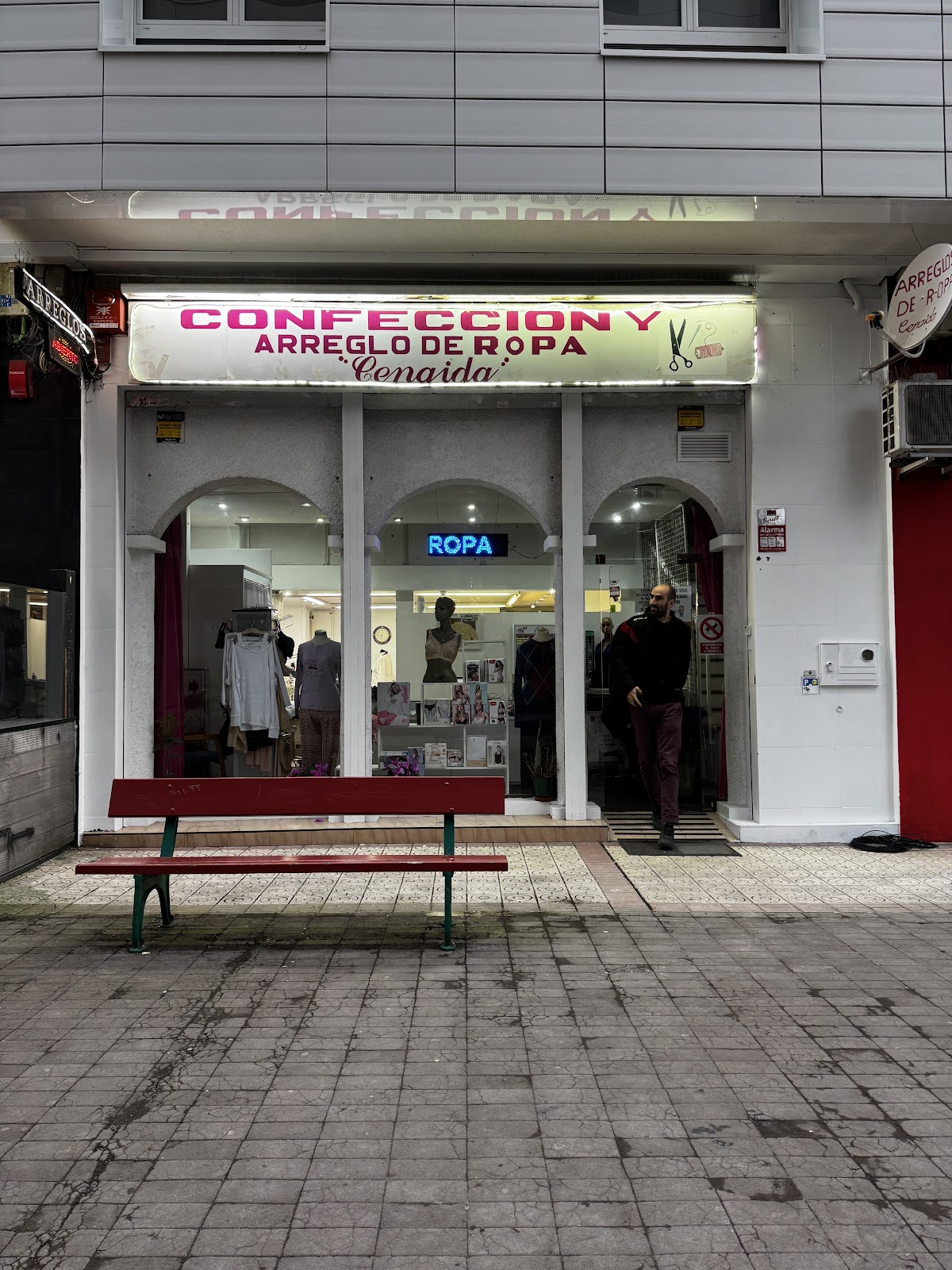 Confección y Arreglo de Ropa Cenaida y Ahora Contamos Con el Servicio de Lavandería y Tintorería en Punto de Recogida.