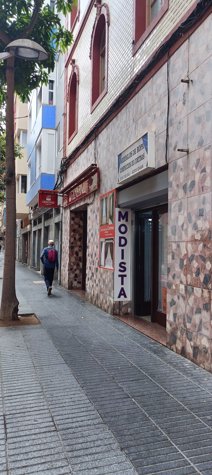 Modista Mónica Leòn y Castillo