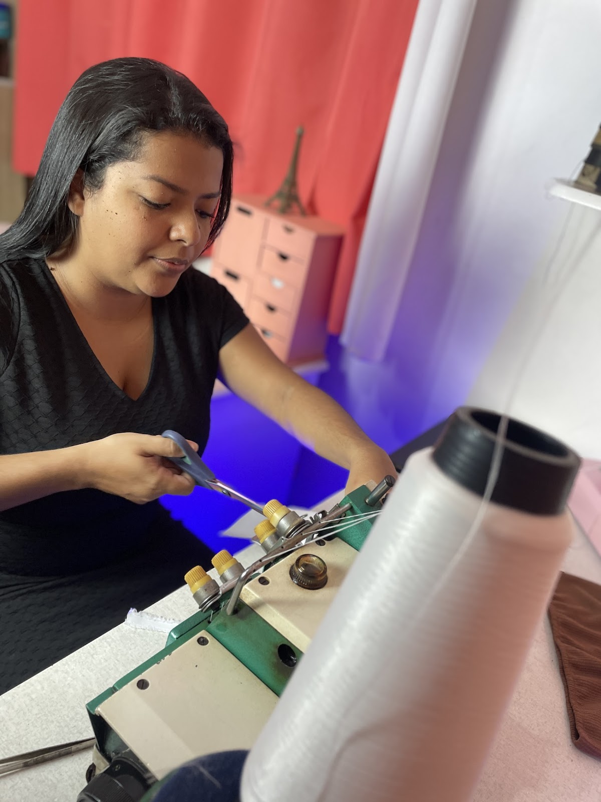 Priscila Ateliê Costureira Consertos de Roupas Em Geral