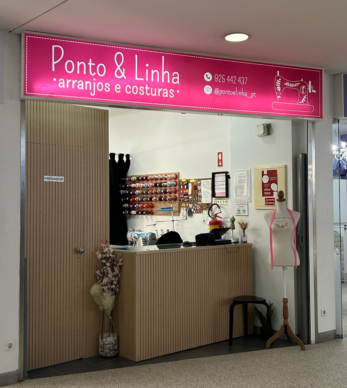 Ponto & Linha Arranjos e Costuras
