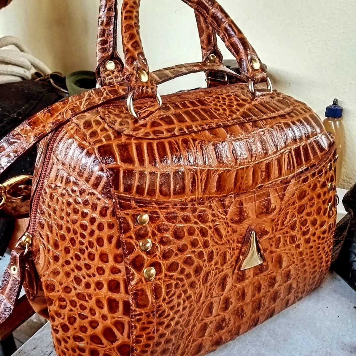 Cortes Em Balancim | Bolsas de Couro| Troca de Forro| Troca das Alças| Troca de Ziper| Troca de Ferragens| Pinturas| Costuras