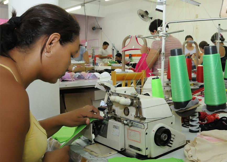 Costureira - Claudia de Souza Ramos - Facção de Peças do Vestuário, Exceto Roupas Íntimas